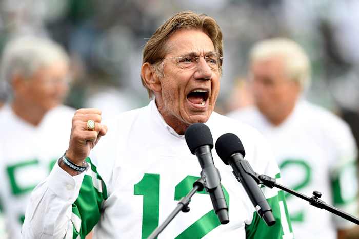 Jets' legendary quarterback Joe Namath addresses the crowd